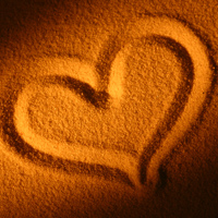 Фотопечать, нарисованное сердце на песке