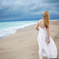 Фотопечать: море, девушка в белом платье