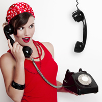 Фотопечать: девушка в красном платье, старый телефон