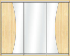 Дугообразные вставки из зеркала в трехстворчатых дверях-купе