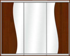 Волнообразные зеркальные вставки в трехстворчатых дверях-купе