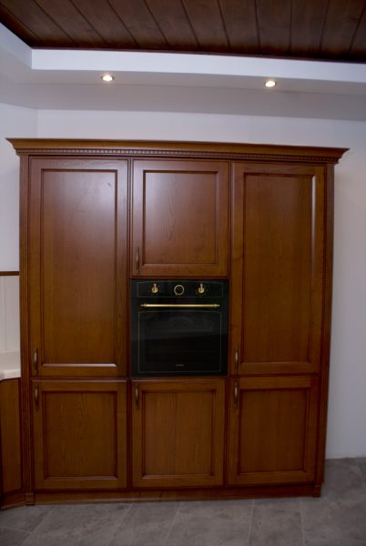 Кухонный шкаф-пенал со встроенным духовым шкафом