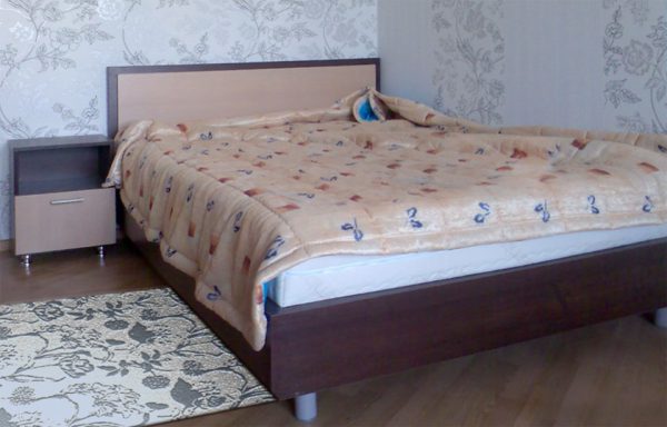 Кровать большого размера