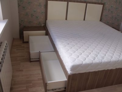 Двуспальная кровать с выкатными ящиками