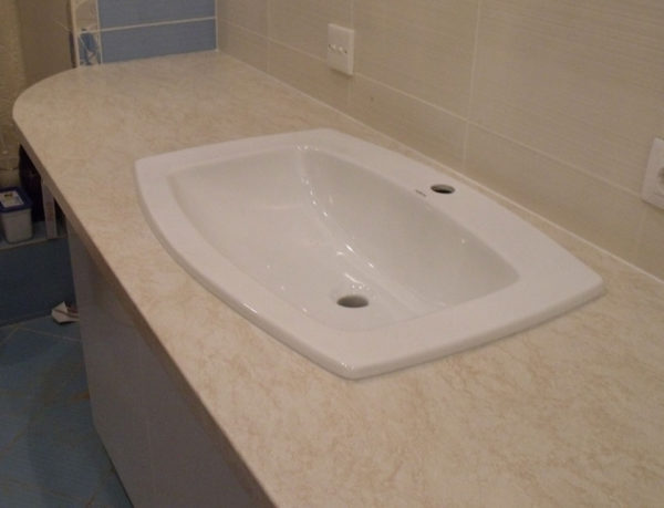 Комод для ванной со столешницей из постформинга